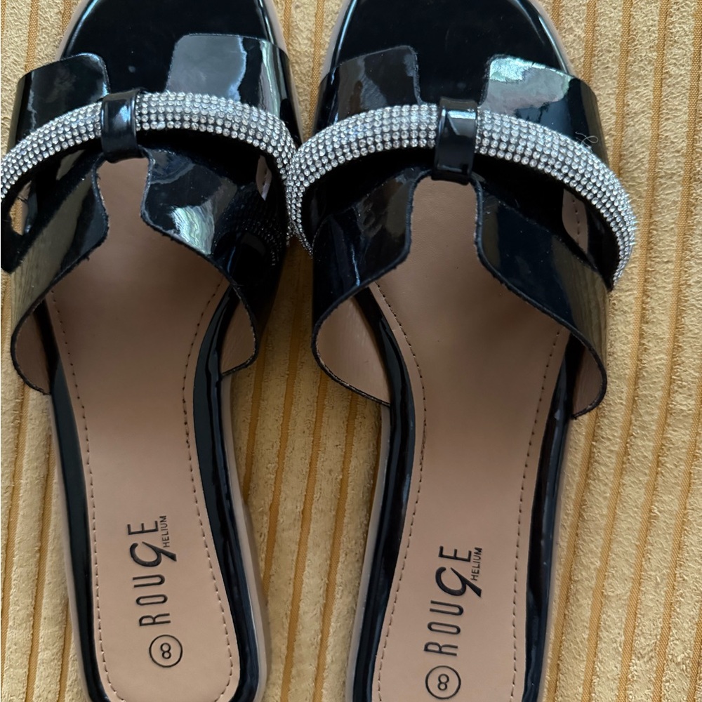 Rouge Helium Black Sandals with Silver Accents